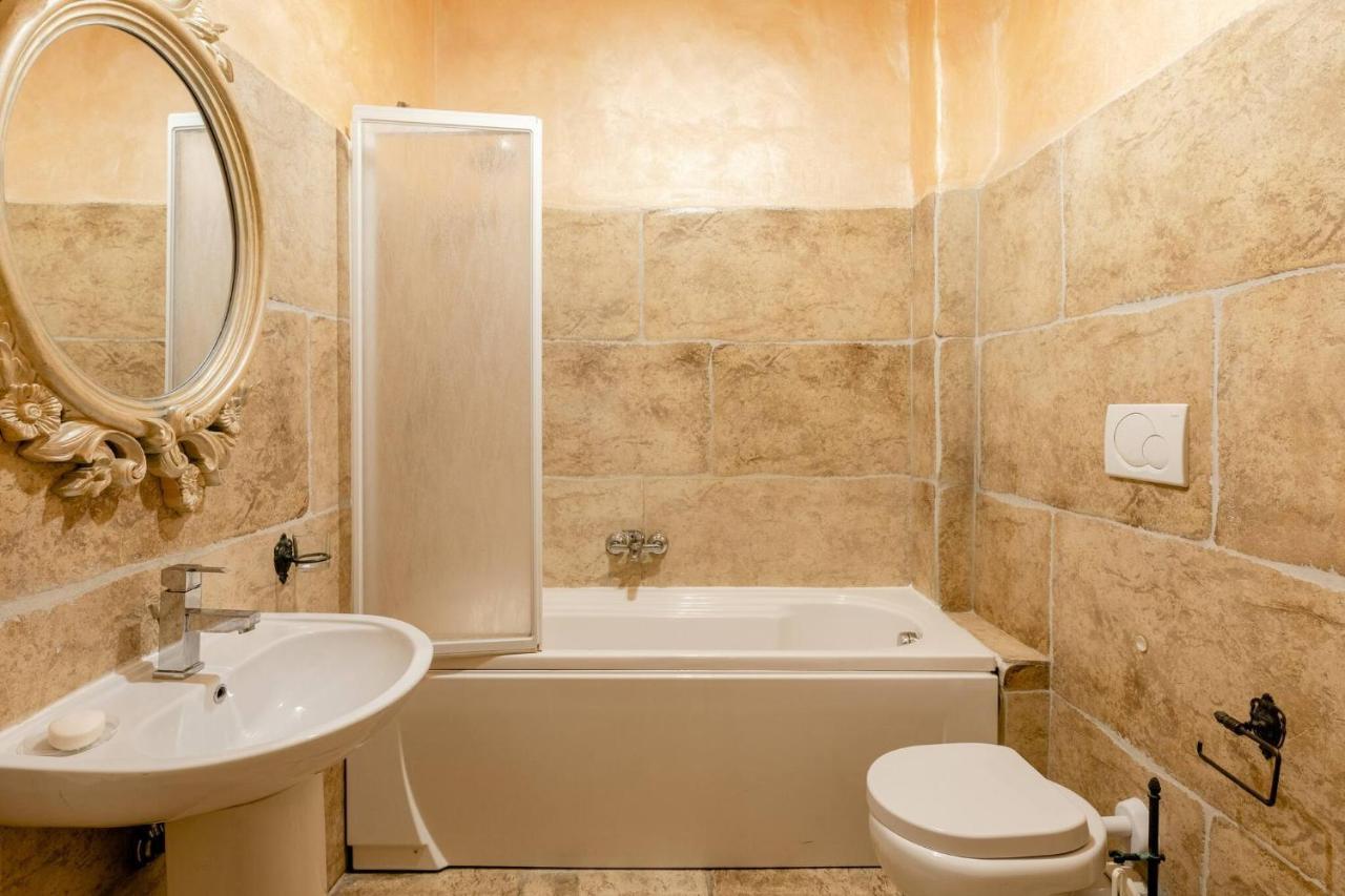 Rome Right In The Ancient Historical Center Two Bedrooms Two Bath, Up To 6 Pax Екстериор снимка
