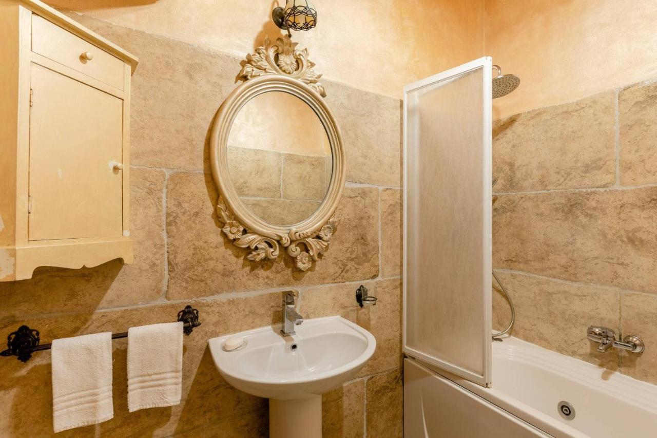 Rome Right In The Ancient Historical Center Two Bedrooms Two Bath, Up To 6 Pax Екстериор снимка